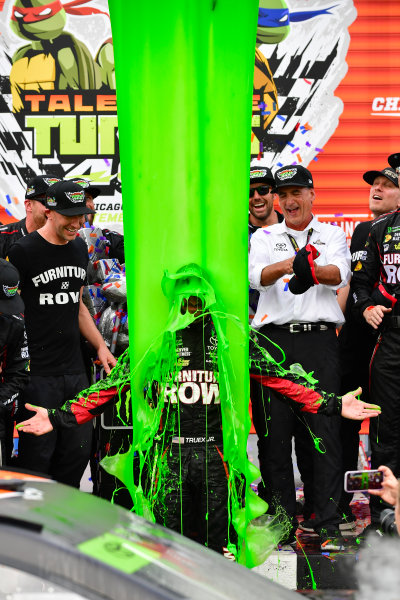 Monster Energy NASCAR Cup Series
Tales of the Turtles 400
Chicagoland Speedway, Joliet, IL USA
Sunday 17 September 2017
Martin Truex Jr, Furniture Row Racing, Furniture Row/Denver Mattress Toyota Camry celebrates in victory lane and gets slimed 
World Copyright: Logan Whitton
LAT Images