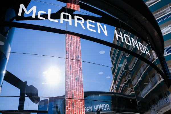 Monte Carlo, Monaco.
Sunday 28 May 2017.
McLaren adopts a distinctly American feel in the hospitality area, in celebration of their participation in the Indy 500 with Fernando Alonso, McLaren.
World Copyright: Andy Hone/LAT Images
ref: Digital Image _ONZ0908