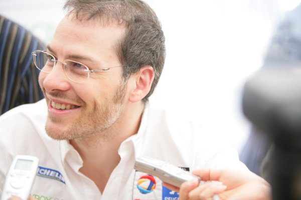 2007 Le Mans Test Day
2nd and 3rd June 2007.
Le Mans, France.
Sunday Test Day
Jacques Villeneuve (CAN) (no 7 Peugeot 908 Hdi FAP) talks to the press, portrait.
World Copyright: Glenn Dunbar/LAT Photographic.
ref: Digital Image YY8P4929 2007 Le Mans Test Day
2nd and 3rd June 2007.
Le Mans, France.
Sunday Test Day
Jacques Villeneuve (CAN) (no 7 Peugeot 908 Hdi FAP) talks to the press, portrait.
World Copyright: Glenn Dunbar/LAT Photographic.
ref: Digital Image YY8P4929