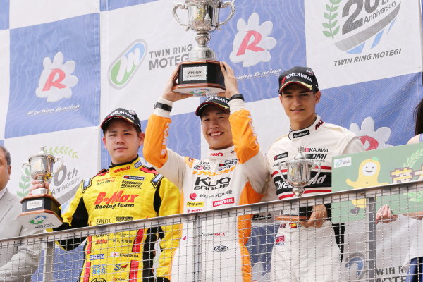 2017 Japanese Formula 3 Championship.
Motegi, Japan. 29th - 230th July 2017. Rd 14 15 & 16.
Rd15 Winner Sho Tsuboi ( #1 Corolla Chukyo Kuo TOM?S F317 ) 2nd position Mitsunori Takaboshi ( #23 B-MAX NDDP F3 ) 3rd position Alex Palou ( #12 ThreeBond Racing with DRAGO CORSE ) podium portrait
World Copyright: Yasushi Ishihara / LAT Images.
Ref: 2017JF3_R14_16_12 2017 Japanese Formula 3 Championship.
Motegi, Japan. 29th - 230th July 2017. Rd 14 15 & 16.
Rd15 Winner Sho Tsuboi ( #1 Corolla Chukyo Kuo TOM?S F317 ) 2nd position Mitsunori Takaboshi ( #23 B-MAX NDDP F3 ) 3rd position Alex Palou ( #12 ThreeBond Racing with DRAGO CORSE ) podium portrait
World Copyright: Yasushi Ishihara / LAT Images.
Ref: 2017JF3_R14_16_12