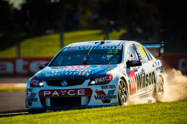 2017 Supercars Championship Round 7.
Townsville 400, Reid Park, Townsville, Queensland, Australia.
Friday 7th July to Sunday 9th July 2017.
Garth Tander drives the #33 Wilson Security Racing GRM Holden Commodore VF.
World Copyright: Daniel Kalisz/ LAT Images
Ref: Digital Image 070717_VASCR7_DKIMG_2254.jpg 2017 Supercars Championship Round 7.
Townsville 400, Reid Park, Townsville, Queensland, Australia.
Friday 7th July to Sunday 9th July 2017.
Garth Tander drives the #33 Wilson Security Racing GRM Holden Commodore VF.
World Copyright: Daniel Kalisz/ LAT Images
Ref: Digital Image 070717_VASCR7_DKIMG_2254.jpg