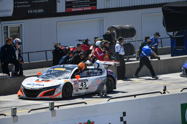 Pirelli World Challenge
Victoria Day SpeedFest Weekend
Canadian Tire Motorsport Park, Mosport, ON CAN Saturday 20 May 2017
Ryan Eversley/ Tom Dyer pit stop
World Copyright: Richard Dole/LAT Images
ref: Digital Image RD_CTMP_PWC17090