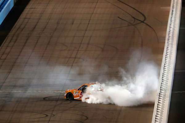 12 November, 2016, Avondale, Arizona, USA
Daniel Suarez burnout
?2016, Michael L. Levitt
LAT Photo USA 12 November, 2016, Avondale, Arizona, USA
Daniel Suarez burnout
?2016, Michael L. Levitt
LAT Photo USA