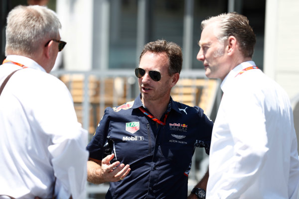 Baku City Circuit, Baku, Azerbaijan.
Sunday 25 June 2017.
Sean Bratches, Managing Director of Commercial Operations, speaks to Ross Braun, Sporting Director and Christian Horner, Bull Racing Team Principal.  
World Copyright: Glenn Dunbar/LAT Images
ref: Digital Image _X4I1674