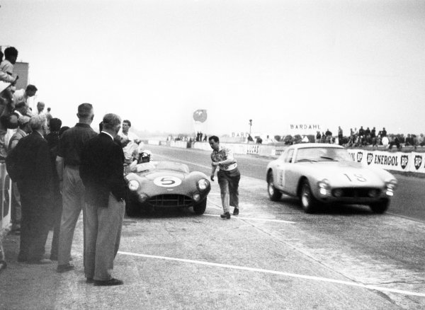 1959 Le Mans 24 hours.
Le Mans, France. 20-21 June 1959.
Roy Salvadori/Carroll Shelby (Aston Martin DBR1), 1st position, pits as the Andre Pilette/George Arents (Ferrari 250 GTB E), 6th position, passes in the pit lane, action.
World Copyright: LAT Photographic
Ref: 579#21a. 1959 Le Mans 24 hours.
Le Mans, France. 20-21 June 1959.
Roy Salvadori/Carroll Shelby (Aston Martin DBR1), 1st position, pits as the Andre Pilette/George Arents (Ferrari 250 GTB E), 6th position, passes in the pit lane, action.
World Copyright: LAT Photographic
Ref: 579#21a.