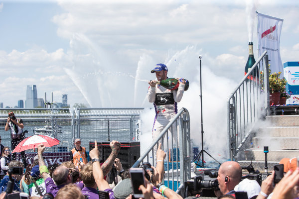 2016/2017 FIA Formula E Championship.
Round 10 - New York City ePrix, Brooklyn, New York, USA.
Sunday 16 July 2017.
Winner Sam Bird (GBR), DS Virgin Racing, Spark-Citroen, Virgin DSV-02, celebrates on the podium as he sprays the champagne.
Photo: Andrew Ferraro/LAT/Formula E
ref: Digital Image _FER9949 2016/2017 FIA Formula E Championship.
Round 10 - New York City ePrix, Brooklyn, New York, USA.
Sunday 16 July 2017.
Winner Sam Bird (GBR), DS Virgin Racing, Spark-Citroen, Virgin DSV-02, celebrates on the podium as he sprays the champagne.
Photo: Andrew Ferraro/LAT/Formula E
ref: Digital Image _FER9949
