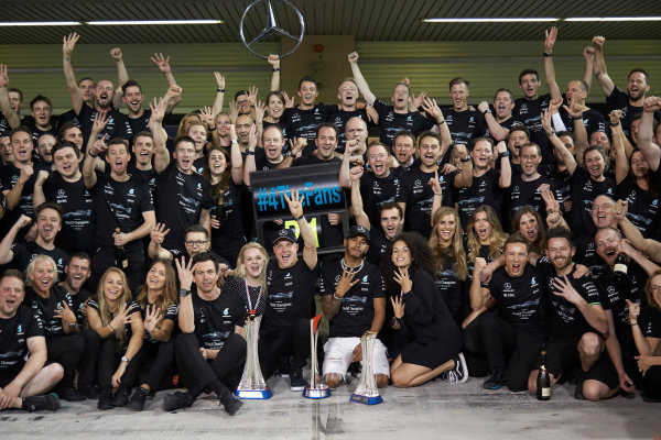 Yas Marina Circuit, Abu Dhabi, United Arab Emirates.
Sunday 26 November 2017.
Toto Wolff, Executive Director (Business), Mercedes AMG, Valtteri Bottas, Mercedes AMG, 1st Position, his wife Emelia, Lewis Hamilton, Mercedes AMG, 2nd Position, and the Mercedes team celebrate a great race result and another highly successful season.
World Copyright: Steve Etherington/LAT Images 
ref: Digital Image SNE13473