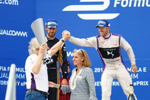 2016/2017 FIA Formula E Championship.
Round 9 - New York City ePrix, Brooklyn, New York, USA.
Saturday 15 July 2017.
Sir Richard Branson celebrates with Sam Bird (GBR), DS Virgin Racing, Spark-Citroen, Virgin DSV-02 on the podum.
Photo: Alastair Staley/LAT/Formula E
ref: Digital Image _R3I9942