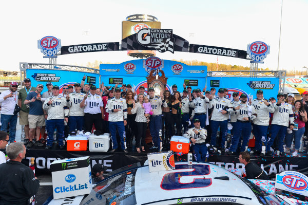 2017 Monster Energy NASCAR Cup Series
STP 500
Martinsville Speedway, Martinsville, VA USA
Sunday 2 April 2017
Brad Keselowski and team celebrate in victory lane
World Copyright: Logan Whitton/LAT Images
ref: Digital Image 17MART1LW2770 2017 Monster Energy NASCAR Cup Series
STP 500
Martinsville Speedway, Martinsville, VA USA
Sunday 2 April 2017
Brad Keselowski and team celebrate in victory lane
World Copyright: Logan Whitton/LAT Images
ref: Digital Image 17MART1LW2770