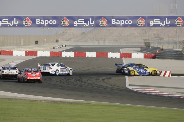 2007 Australian V8 Supercars.
Bahrain International Circuit. Sakhir, Bahrain.
2nd - 4th November. 
James Courtney during the V8 Supercar Desert 400. Action. 
World Copyright: Mark Horsburgh/LAT Photographic. 
Ref: Digital Image 4-Courtney-RD12-07-6181