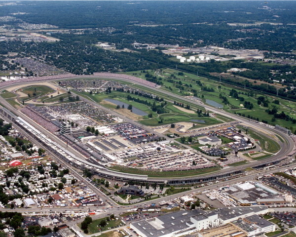 Aerial view over the Indianapolis circuit.
Indianapolis Motor Speedway, Indianapolis, USA, 1999.
DIGITAL IMAGE