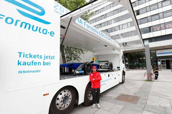2016/2017 FIA Formula E Championship.
Round 7 - Berlin ePrix, Tempelhof Airport, Berlin, Germany.
Thursday 08 June 2017.
Nick Heidfeld (GER), Mahindra Racing, Spark-Mahindra, Mahindra M3ELECTRO, attends a publicity event in Berlin city.
Photo: Sam Bloxham/LAT/Formula E
ref: Digital Image _W6I6889 2016/2017 FIA Formula E Championship.
Round 7 - Berlin ePrix, Tempelhof Airport, Berlin, Germany.
Thursday 08 June 2017.
Nick Heidfeld (GER), Mahindra Racing, Spark-Mahindra, Mahindra M3ELECTRO, attends a publicity event in Berlin city.
Photo: Sam Bloxham/LAT/Formula E
ref: Digital Image _W6I6889