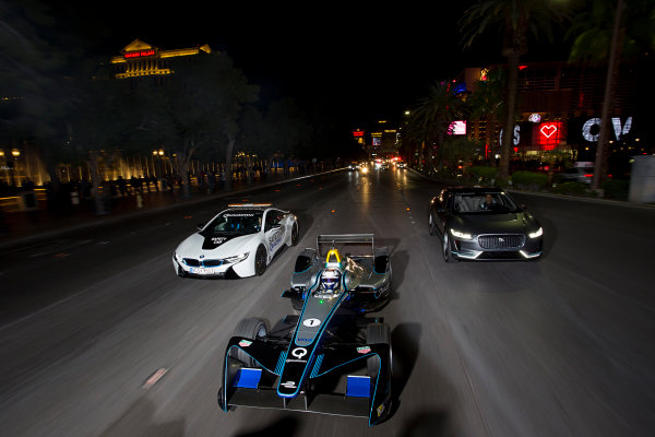 2016/2017 FIA Formula E Championship.
Vegas eRace, Las Vegas, Nevada, United States of America.
Thursday 5 January 2017.
Sam Bird, DS Virgin Racing, leads Mitch Evans, Panasonic Jaguar in an I-Pace SUV concept car. Antonio Felix da Costa, MS Amlin Andretti, drives a BMW i8.
Photo: Alastair Staley/LAT/Formula E
ref: Digital Image 585A1425