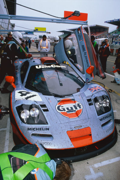 1997 Le Mans 24 hours.
Le Mans, France. 14th - 15th June 1997.
Pierre-Henri Raphanel / Jean-Marc Gounon / Anders Olofsson (McLaren F1 GTR), 2nd overall and 1st in Class, pit stop action.
World Copyright: LAT Photographic.
Ref: 97LM35
1997 Le Mans 24 hours.
Le Mans, France. 14th - 15th June 1997.
Pierre-Henri Raphanel / Jean-Marc Gounon / Anders Olofsson (McLaren F1 GTR), 2nd overall and 1st in Class, pit stop action.
World Copyright: LAT Photographic.
Ref: 97LM35