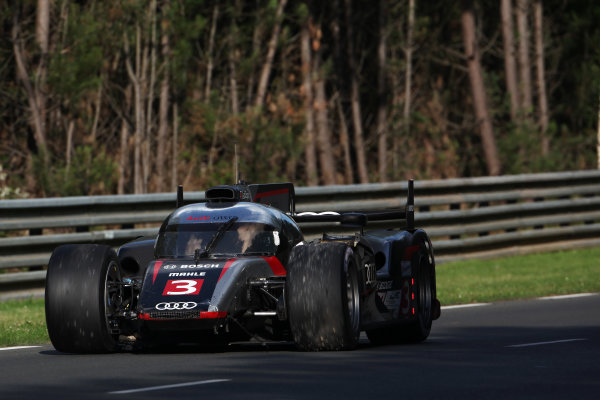 Circuit de La Sarthe, Le Mans, France. 13th - 17th June 2012.
Race
Romain Dumas, Audi Sport Team Joest, No
3 Audi R18 Ultra, drags his damaged car back to the pits after hitting the wall at a chicane.
Photo: Daniel Kalisz/LAT Photographic.
ref: Digital Image IMG_8860 Circuit de La Sarthe, Le Mans, France. 13th - 17th June 2012.
Race
Romain Dumas, Audi Sport Team Joest, No
3 Audi R18 Ultra, drags his damaged car back to the pits after hitting the wall at a chicane.
Photo: Daniel Kalisz/LAT Photographic.
ref: Digital Image IMG_8860