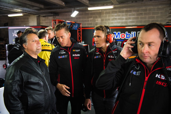 2017 Supercars Championship Round 11.
Bathurst 1000, Mount Panorama, New South Wales, Australia.
Tuesday 3rd October to Sunday 8th October 2017.
Michael Andretti, Andretti Autosport, James Courtney, Walkinshaw Racing, Ryan Walkinshaw, Walkinshaw Racing.
World Copyright: Daniel Kalisz/LAT Images
Ref: Digital Image 061017_VASCR11_DKIMG_4720.jpg 2017 Supercars Championship Round 11.
Bathurst 1000, Mount Panorama, New South Wales, Australia.
Tuesday 3rd October to Sunday 8th October 2017.
Michael Andretti, Andretti Autosport, James Courtney, Walkinshaw Racing, Ryan Walkinshaw, Walkinshaw Racing.
World Copyright: Daniel Kalisz/LAT Images
Ref: Digital Image 061017_VASCR11_DKIMG_4720.jpg