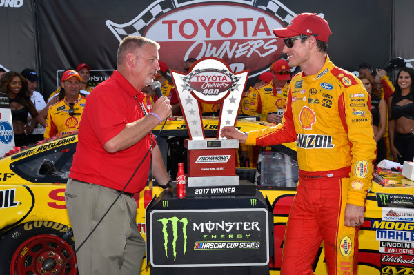 Monster Energy NASCAR Cup Series
Toyota Owners 400
Richmond International Raceway, Richmond, VA USA
Sunday 30 April 2017
Joey Logano, Team Penske, Shell Pennzoil Ford Fusion wins.
World Copyright: Rusty Jarrett
LAT Images
ref: Digital Image 17RIC1rj_4394