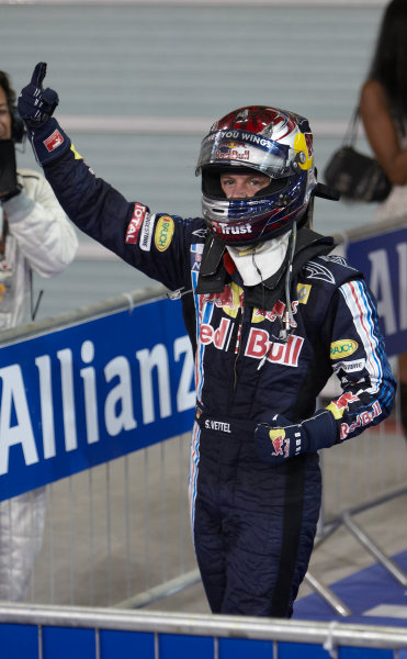 Yas Marina Circuit, Abu Dhabi, United Arab Emirates
1st November 2009.
Sebastian Vettel, Red Bull Racing RB5 Renault, 1st position, and celebrates in Parc Ferme. Portrait. Helmets. Finish.
World Copyright: Steve Etherington/LAT Photographic
ref: Digital Image SNE17902