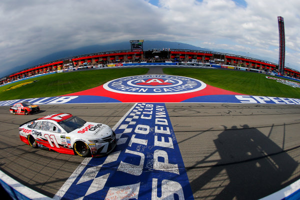 2017 Monster Energy NASCAR Cup Series
Auto Club 400 Auto Club Speedway, Fontana, CA USA
Sunday 26 March 2017
Denny Hamlin, Toyota Sport Clips Toyota Camry and Martin Truex Jr, Bass Pro Shops/TRACKER BOATS Toyota Camry
World Copyright: Russell LaBounty/LAT Images
ref: Digital Image 17FON1rl_5718