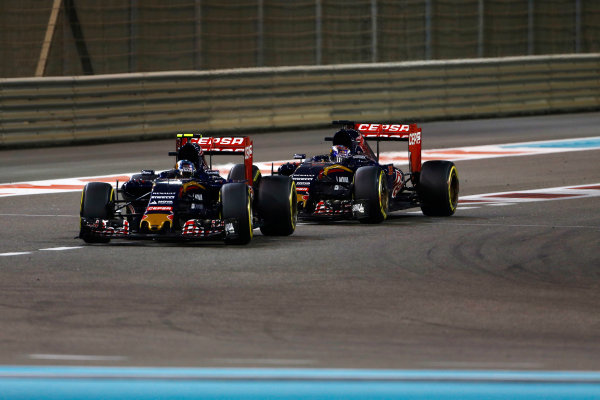 Yas Marina Circuit, Abu Dhabi, United Arab Emirates.
Sunday 29 November 2015.
Carlos Sainz Jr, Toro Rosso STR10 Renault, leads Max Verstappen, Toro Rosso STR10 Renault.
World Copyright: Sam Bloxham/LAT Photographic
ref: Digital Image _SBL9130 Yas Marina Circuit, Abu Dhabi, United Arab Emirates.
Sunday 29 November 2015.
Carlos Sainz Jr, Toro Rosso STR10 Renault, leads Max Verstappen, Toro Rosso STR10 Renault.
World Copyright: Sam Bloxham/LAT Photographic
ref: Digital Image _SBL9130