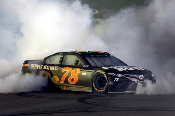 Monster Energy NASCAR Cup Series
Quaker State 400
Kentucky Speedway, Sparta, KY USA
Saturday 8 July 2017
Martin Truex Jr, Furniture Row Racing, Furniture Row/Denver Mattress Toyota Camry celebrates his win with a burnout 
World Copyright: Russell LaBounty
LAT Images