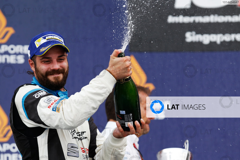 2015 TCR International Series Round 9.
Marina Bay Circuit, Singapore.
Sunday 20 September 2015.
Stefano Comini, No.25 Target Competition, sprays the Champagne on the podium.
World Copyright: Sam Bloxham/LAT Photographic.
ref: Digital Image _G7C4047 2015 TCR International Series Round 9.
Marina Bay Circuit, Singapore.
Sunday 20 September 2015.
Stefano Comini, No.25 Target Competition, sprays the Champagne on the podium.
World Copyright: Sam Bloxham/LAT Photographic.
ref: Digital Image _G7C4047