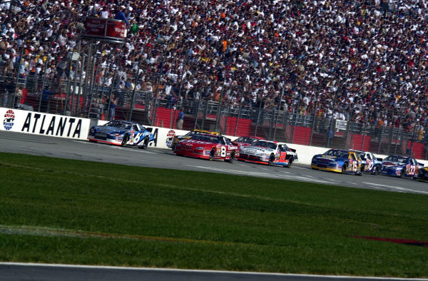 Mark Martin (6) and polesitter Dale Earnhardt,Jr. lead the field to the start at Atlanta.
NASCAR Winston Cup NAPA 500 18 November,2001 Atlanta Motor Speedway, Hampton,GA, USA Copyright-F
Peirce Williams 2001 LAT PHOTOGRAPHIC