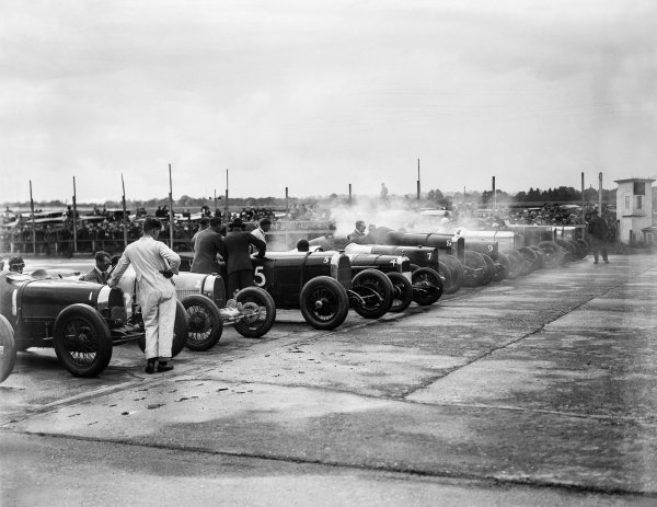 1927 BARC Whitsun Monday Meeting.
Brooklands, Great Britain. 6th June 1927.
L to R: #1 W B Scott (Bugatti), #2 L T Redburn (Bugatti), #5 1927 BARC Whitsun Monday Meeting.
Brooklands, Great Britain. 6th June 1927.
L to R: #1 W B Scott (Bugatti), #2 L T Redburn (Bugatti), #5