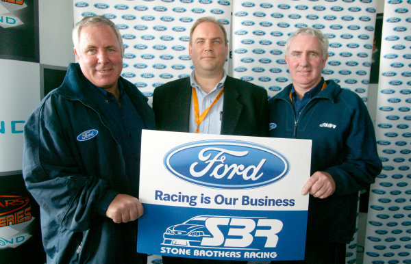 2003 Australian V8 Supercars
Oran Park, Sydney, Australia. 17th August 2003.
Ford today anounced a new 5 year deal with Stone Brothers Racing. SBR bosses Ross(left) and Jimmy with FORD Motorsport Stephen Kruk (centre)
World Copyright: Mark Horsburgh/LAT Photographic
ref: Digital Image Only