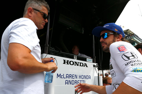 Verizon IndyCar Series
Indianapolis 500 Practice
Indianapolis Motor Speedway, Indianapolis, IN USA
Wednesday 17 May 2017
Fernando Alonso, McLaren-Honda-Andretti Honda, Gil de Ferran
World Copyright: Phillip Abbott
LAT Images
ref: Digital Image abbott_indyP_0517_14127