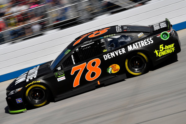 Monster Energy NASCAR Cup Series
Apache Warrior 400
Dover International Speedway, Dover, DE USA
Sunday 1 October 2017
Martin Truex Jr, Furniture Row Racing, Furniture Row/Denver Mattress Toyota Camry
World Copyright: Rusty Jarrett
LAT Images Monster Energy NASCAR Cup Series
Apache Warrior 400
Dover International Speedway, Dover, DE USA
Sunday 1 October 2017
Martin Truex Jr, Furniture Row Racing, Furniture Row/Denver Mattress Toyota Camry
World Copyright: Rusty Jarrett
LAT Images