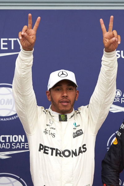 Autodromo Nazionale di Monza, Italy.
Saturday 2 September 2017.
Lewis Hamilton, Mercedes AMG, celebrates his record breaking 69th F1 career pole start.
World Copyright: Steve Etherington/LAT Images
ref: Digital Image SNE15093 Autodromo Nazionale di Monza, Italy.
Saturday 2 September 2017.
Lewis Hamilton, Mercedes AMG, celebrates his record breaking 69th F1 career pole start.
World Copyright: Steve Etherington/LAT Images
ref: Digital Image SNE15093