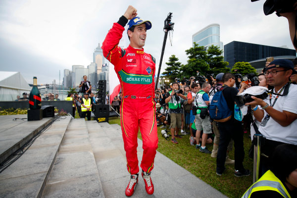 FIA Formula E Hong Kong e-Prix.
Podium.
Lucas Di Grassi (BRA), ABT Schaeffler Audi Sport, Spark-Abt Sportsline, ABT Schaeffler FE02.
Hong Kong Harbour, Hong Kong, Asia.
Sunday 9 October 2016.
Photo: Adam Warner / FE / LAT
ref: Digital Image _L5R8373
FIA Formula E Hong Kong e-Prix.
Podium.
Lucas Di Grassi (BRA), ABT Schaeffler Audi Sport, Spark-Abt Sportsline, ABT Schaeffler FE02.
Hong Kong Harbour, Hong Kong, Asia.
Sunday 9 October 2016.
Photo: Adam Warner / FE / LAT
ref: Digital Image _L5R8373