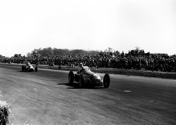 1950 British Grand Prix.
Silverstone, England.
11-13 May 1950.
Giuseppe Farina leads Luigi Fagioli (both Alfa Romeo 158). They finished in 1st and 2nd positions in this, the first World Championship event.
World Copyright - LAT Photographic

