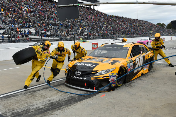 Monster Energy NASCAR Cup Series
First Data 500
Martinsville Speedway, Martinsville VA USA
Sunday 29 October 2017
Matt Kenseth, Joe Gibbs Racing, DEWALT Flexvolt Toyota Camry pit stop
World Copyright: Scott R LePage
LAT Images
ref: Digital Image lepage-171029-mart-8400 Monster Energy NASCAR Cup Series
First Data 500
Martinsville Speedway, Martinsville VA USA
Sunday 29 October 2017
Matt Kenseth, Joe Gibbs Racing, DEWALT Flexvolt Toyota Camry pit stop
World Copyright: Scott R LePage
LAT Images
ref: Digital Image lepage-171029-mart-8400
