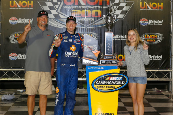 NASCAR Camping World Truck Series
UNOH 200
Bristol Motor Speedway, Bristol, TN USA
Thursday 17 August 2017
Kyle Busch, Banfield Pet Hospital Toyota Tundra, celebrates in victory lane.
World Copyright: Russell LaBountyLAT Images NASCAR Camping World Truck Series
UNOH 200
Bristol Motor Speedway, Bristol, TN USA
Thursday 17 August 2017
Kyle Busch, Banfield Pet Hospital Toyota Tundra, celebrates in victory lane.
World Copyright: Russell LaBountyLAT Images