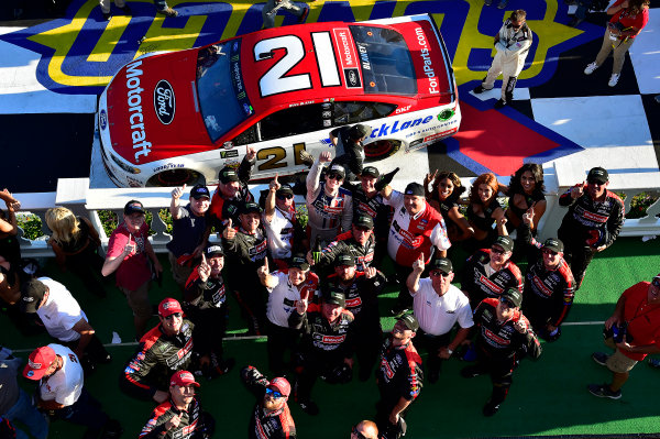 Monster Energy NASCAR Cup Series
AXALTA presents the Pocono 400
Pocono Raceway, Long Pond, PA USA
Sunday 11 June 2017
Ryan Blaney, Wood Brothers Racing, Motorcraft/Quick Lane Tire & Auto Center Ford Fusion wins.
World Copyright: Rusty Jarrett
LAT Images
ref: Digital Image 17POC1rj_3699 Monster Energy NASCAR Cup Series
AXALTA presents the Pocono 400
Pocono Raceway, Long Pond, PA USA
Sunday 11 June 2017
Ryan Blaney, Wood Brothers Racing, Motorcraft/Quick Lane Tire & Auto Center Ford Fusion wins.
World Copyright: Rusty Jarrett
LAT Images
ref: Digital Image 17POC1rj_3699