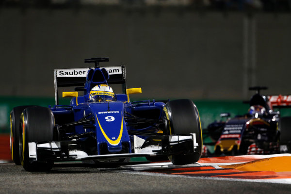Yas Marina Circuit, Abu Dhabi, United Arab Emirates.
Sunday 29 November 2015.
Marcus Ericsson, Sauber C34 Ferrari, leads Max Verstappen, Toro Rosso STR10 Renault.
World Copyright: Sam Bloxham/LAT Photographic
ref: Digital Image _SBL8941 Yas Marina Circuit, Abu Dhabi, United Arab Emirates.
Sunday 29 November 2015.
Marcus Ericsson, Sauber C34 Ferrari, leads Max Verstappen, Toro Rosso STR10 Renault.
World Copyright: Sam Bloxham/LAT Photographic
ref: Digital Image _SBL8941