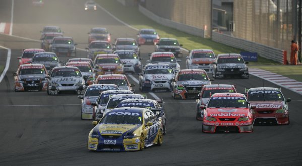 2007 Australian V8 Supercars.
Bahrain International Circuit. Sakhir, Bahrain.
2nd - 4th November.
James Courtney leads the field into the first corner during race 3 of the V8 Supercar Desert 400. Action.
World Copyright: Mark Horsburgh/LAT Photographic.
Ref: Digital Image Race Start-RD12-07-6132 2007 Australian V8 Supercars.
Bahrain International Circuit. Sakhir, Bahrain.
2nd - 4th November.
James Courtney leads the field into the first corner during race 3 of the V8 Supercar Desert 400. Action.
World Copyright: Mark Horsburgh/LAT Photographic.
Ref: Digital Image Race Start-RD12-07-6132