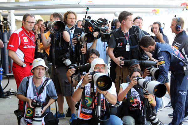 Photographers and Stefano Domenicali (ITA) Ferrari General Director.
Formula One World Championship, Rd20 Brazilian Grand Prix, Practice, Sao Paulo, Brazil, 23 November 2012.