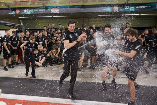 Yas Marina Circuit, Abu Dhabi, United Arab Emirates.
Sunday 26 November 2017.
Toto Wolff, Executive Director (Business), Mercedes AMG, and the Mercedes team celebrate.
World Copyright: Steve Etherington/LAT Images
ref: Digital Image SNE13510 Yas Marina Circuit, Abu Dhabi, United Arab Emirates.
Sunday 26 November 2017.
Toto Wolff, Executive Director (Business), Mercedes AMG, and the Mercedes team celebrate.
World Copyright: Steve Etherington/LAT Images
ref: Digital Image SNE13510