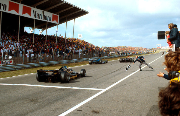 1978 Dutch Grand Prix.
Zandvoort, Holland.
25-27 August 1978.
Mario Andretti leads teammate Ronnie Peterson (both Lotus 79 Ford's) across the line to take the chequered flag, giving Lotus their fourth 1-2 finish of the season.
Ref-78 HOL 11.
World Copyright - LAT Photographic

