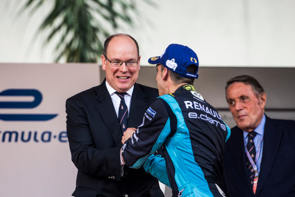 2016/2017 FIA Formula E Championship.
Monte-Carlo, Monaco
Saturday 13 May 2017.
Sebastien Buemi (SUI), Renault e.Dams, Spark-Renault, Renault Z.E 16, celebrates on the podium with Prince Albert.
Photo: Andrew Ferraro/LAT/Formula E
ref: Digital Image _FER8804