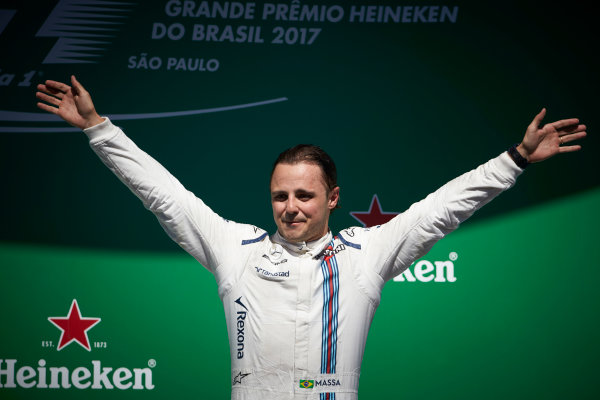 Interlagos, Sao Paulo, Brazil.
Sunday 12 November 2017.
Felipe Massa, Williams Martini Racing, waves to his home fans from the podium after his final home race.
World Copyright: Steve Etherington/LAT Images 
ref: Digital Image SNE17576