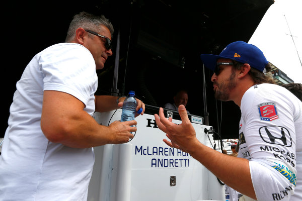 Verizon IndyCar Series
Indianapolis 500 Practice
Indianapolis Motor Speedway, Indianapolis, IN USA
Wednesday 17 May 2017
Fernando Alonso, McLaren-Honda-Andretti Honda, Gil de Ferran
World Copyright: Phillip Abbott
LAT Images
ref: Digital Image abbott_indyP_0517_14163