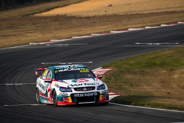 2017 Supercars Championship Round 2. 
Tasmania SuperSprint, Simmons Plains Raceway, Tasmania, Australia.
Friday April 7th to Sunday April 9th 2017.
Craig Lowndes drives the #888 TeamVortex Holden Commodore VF.
World Copyright: Daniel Kalisz/LAT Images
Ref: Digital Image 070417_VASCR2_DKIMG_1486.JPG