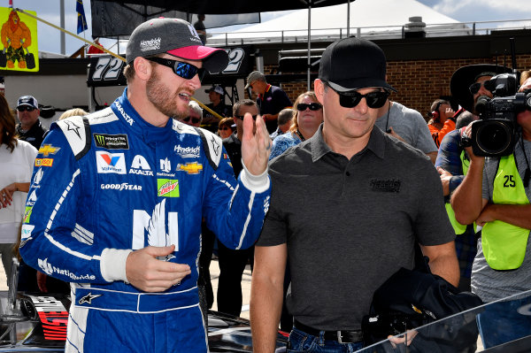 Monster Energy NASCAR Cup Series
Apache Warrior 400
Dover International Speedway, Dover, DE USA
Sunday 1 October 2017
Dale Earnhardt Jr, Hendrick Motorsports, Nationwide Chevrolet SS and Jeff Gordon
World Copyright: Rusty Jarrett
LAT Images Monster Energy NASCAR Cup Series
Apache Warrior 400
Dover International Speedway, Dover, DE USA
Sunday 1 October 2017
Dale Earnhardt Jr, Hendrick Motorsports, Nationwide Chevrolet SS and Jeff Gordon
World Copyright: Rusty Jarrett
LAT Images