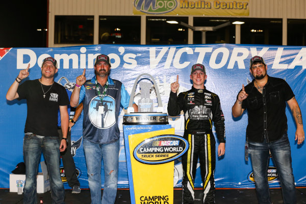 NASCAR Camping World Truck Series
Drivin’ For Linemen 200
Gateway Motorsports Park, Madison, IL USA
Saturday 17 June 2017
John Hunter Nemechek, Chevrolet Silverado Victory Lane
World Copyright: Barry Cantrell
LAT Images NASCAR Camping World Truck Series
Drivin’ For Linemen 200
Gateway Motorsports Park, Madison, IL USA
Saturday 17 June 2017
John Hunter Nemechek, Chevrolet Silverado Victory Lane
World Copyright: Barry Cantrell
LAT Images