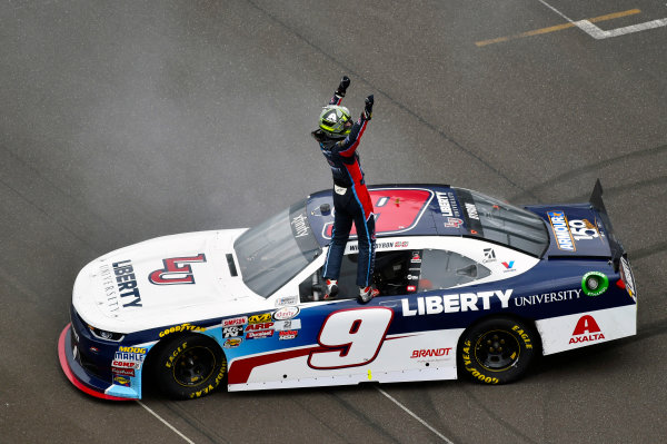 NASCAR XFINITY Series
Lilly Diabetes 250
Indianapolis Motor Speedway, Indianapolis, IN USA
Saturday 22 July 2017
Race winner William Byron, Liberty University Chevrolet Camaro celebrates
World Copyright: Nigel Kinrade
LAT Images NASCAR XFINITY Series
Lilly Diabetes 250
Indianapolis Motor Speedway, Indianapolis, IN USA
Saturday 22 July 2017
Race winner William Byron, Liberty University Chevrolet Camaro celebrates
World Copyright: Nigel Kinrade
LAT Images