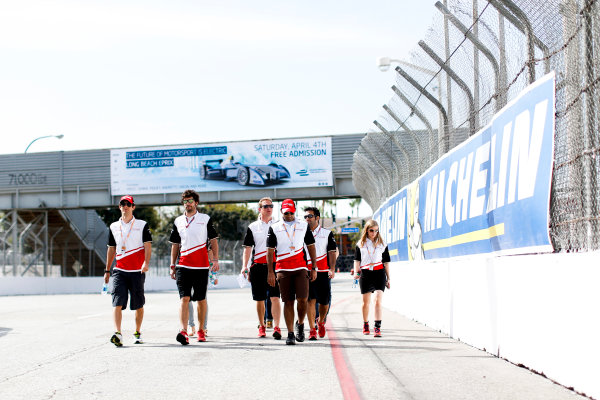 2014/2015 FIA Formula E Championship.
Long Beach ePrix, Long Beach, California, United States of America.
Friday 3 April 2015
Karun Chandhok (IND)/Mahindra Racing - Spark-Renault SRT_01E and Bruno Senna (BRA)/Mahindra Racing - Renault Spark ST_01 walk the track.
Photo: Zak Mauger/LAT/Formula E
ref: Digital Image _L0U5957
2014/2015 FIA Formula E Championship.
Long Beach ePrix, Long Beach, California, United States of America.
Friday 3 April 2015
Karun Chandhok (IND)/Mahindra Racing - Spark-Renault SRT_01E and Bruno Senna (BRA)/Mahindra Racing - Renault Spark ST_01 walk the track.
Photo: Zak Mauger/LAT/Formula E
ref: Digital Image _L0U5957